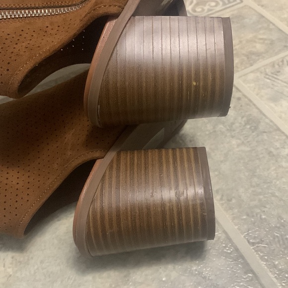 Size 7 Sam Edelman “Circus” booties. - Picture 9 of 10